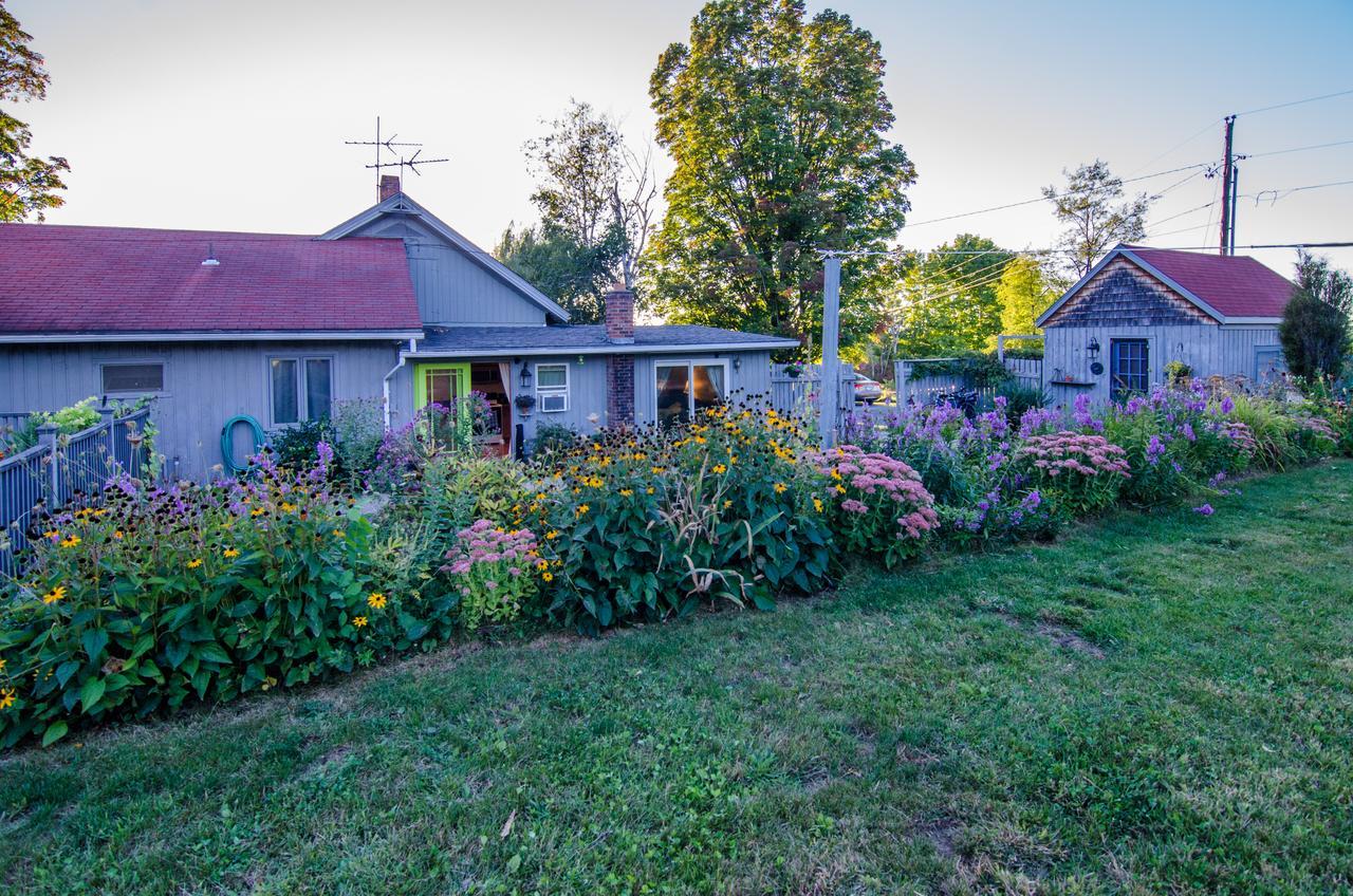 Inn At Charlotte B&B Берлингтон Экстерьер фото