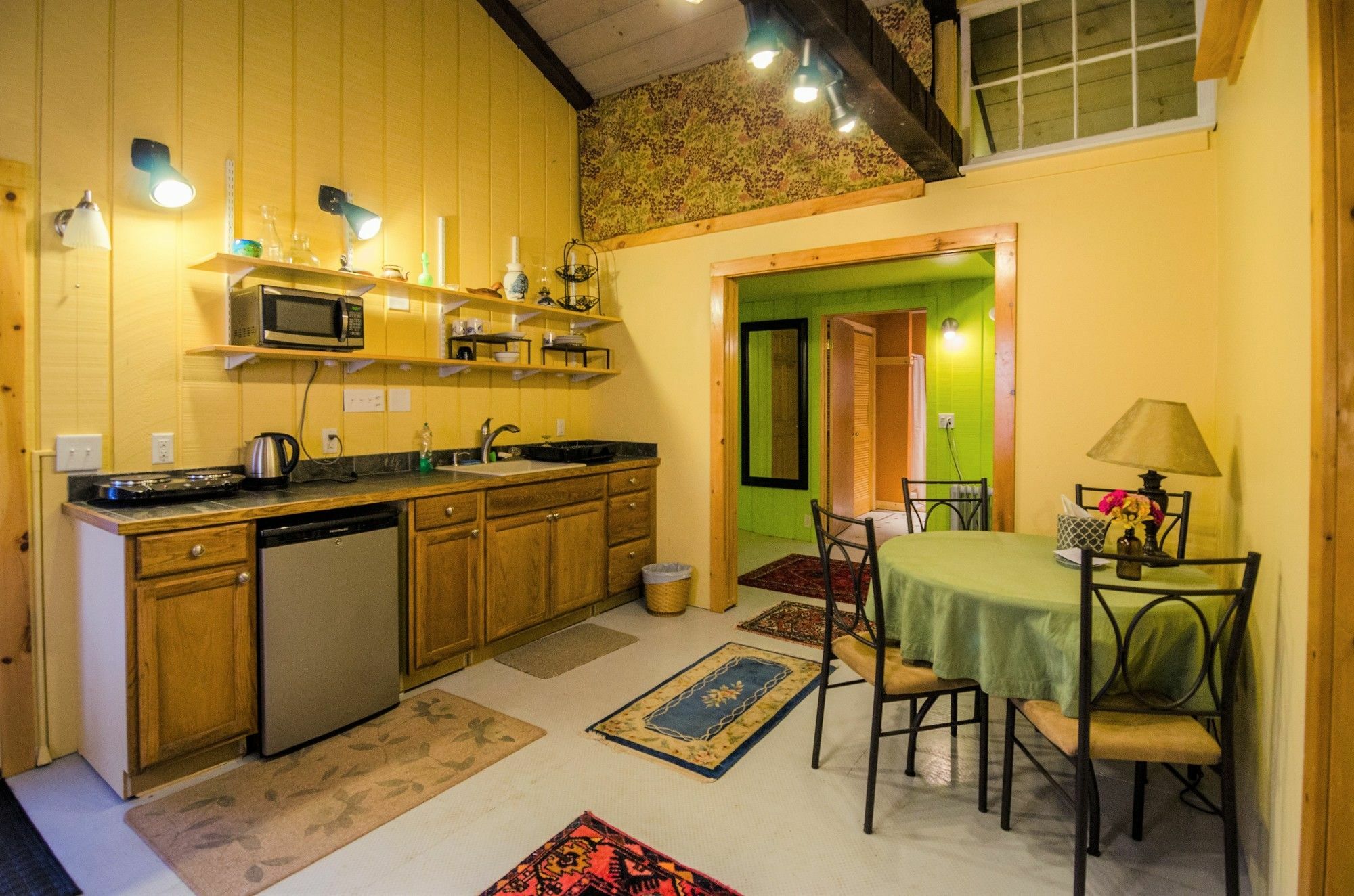 Inn At Charlotte B&B Берлингтон Экстерьер фото